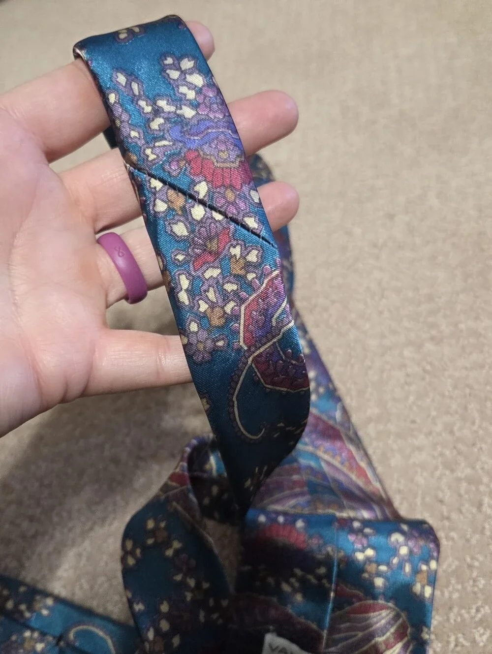 Vintage Van Heusen Floral Colorful Poly Mens Tie 58in Long 4in Width Classic